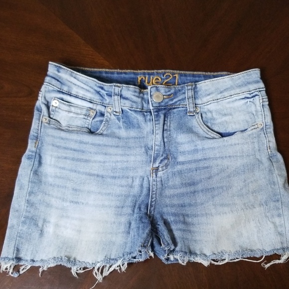Shorts - Picture 3 of 6